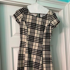 Short sleeve ,circular neckline, plaid dress